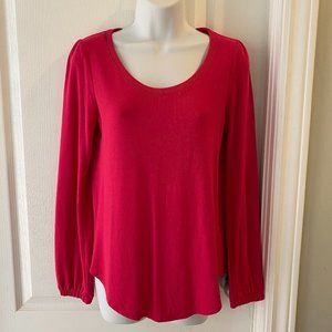 Light, long-sleeved sweater